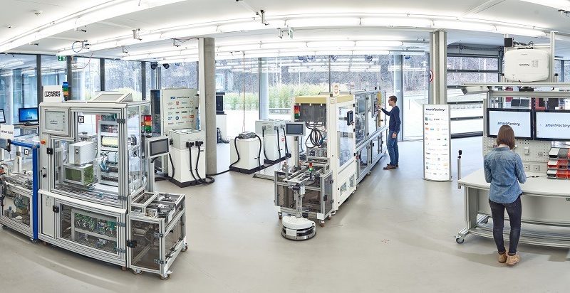 SmartFactoryKL demonstrates improved flexibility in its Industrie 4.0 system