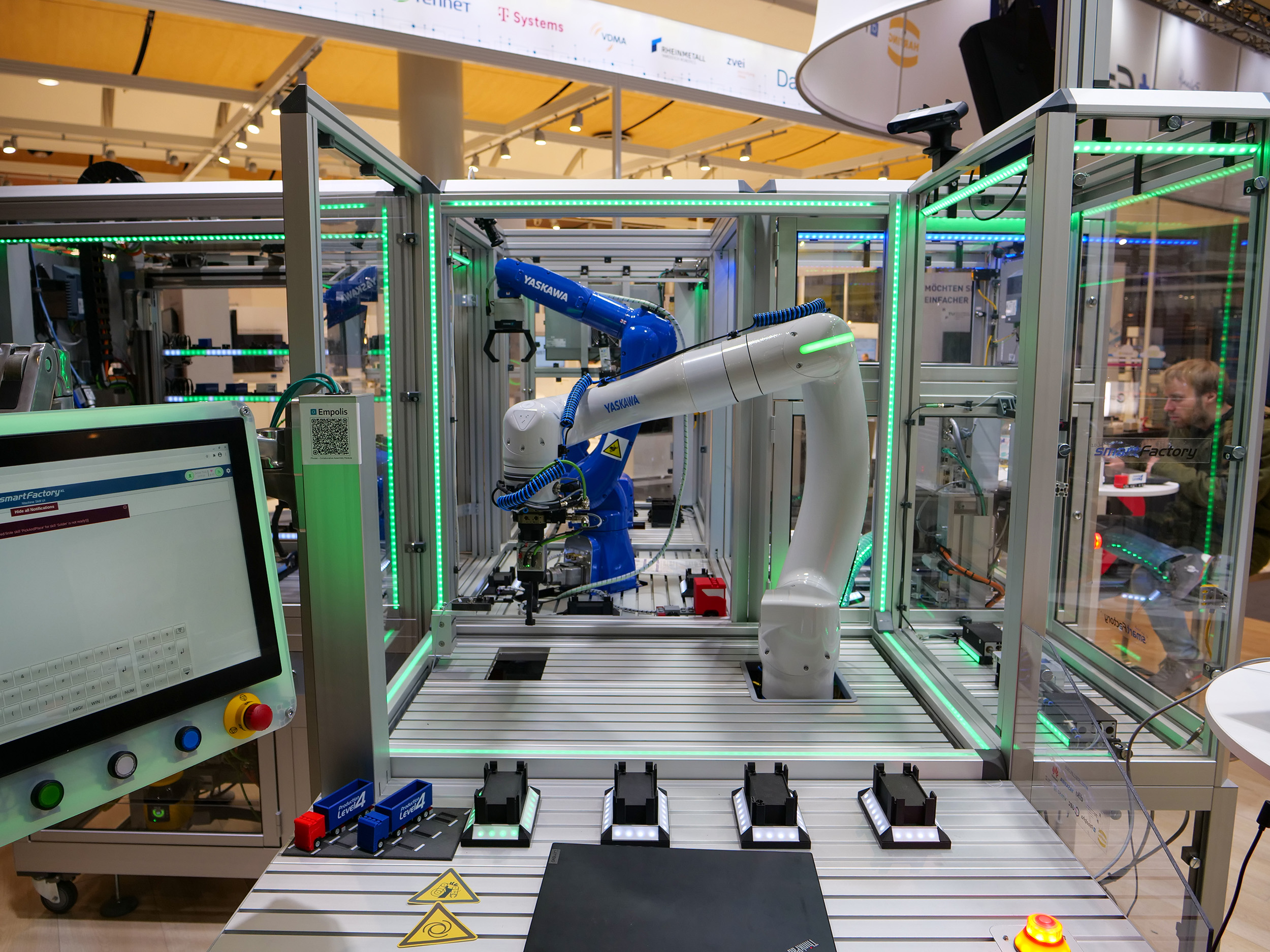 Yaskawa NHC12 in der SmartFactory-KL Modellfabrik Yaskawa NHC12 in der SmartFactory-KL Modellfabrik